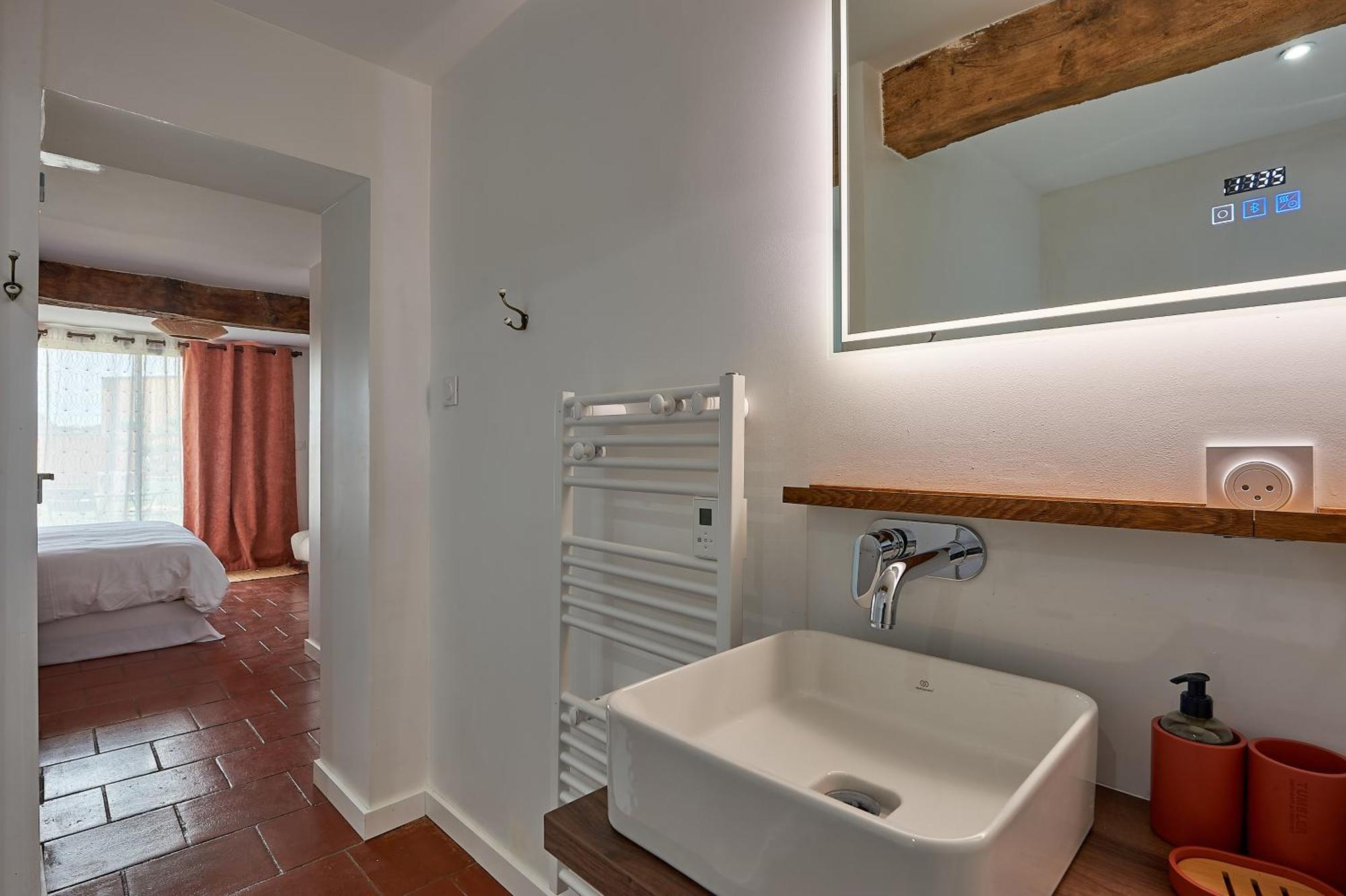 Le Repaire Lagardere Bed & Breakfast Lussac  Exterior photo